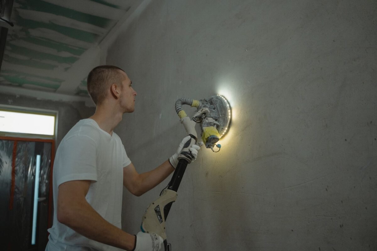 Lijado de una superficie antes de pintar